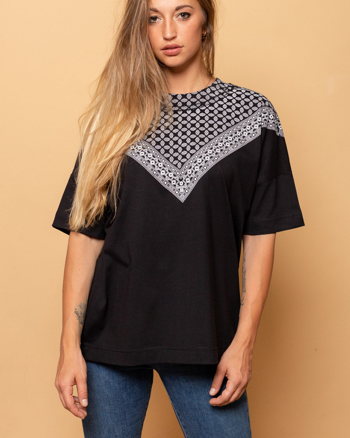 T-Shirt Oversize unisex Nera stampata a mano