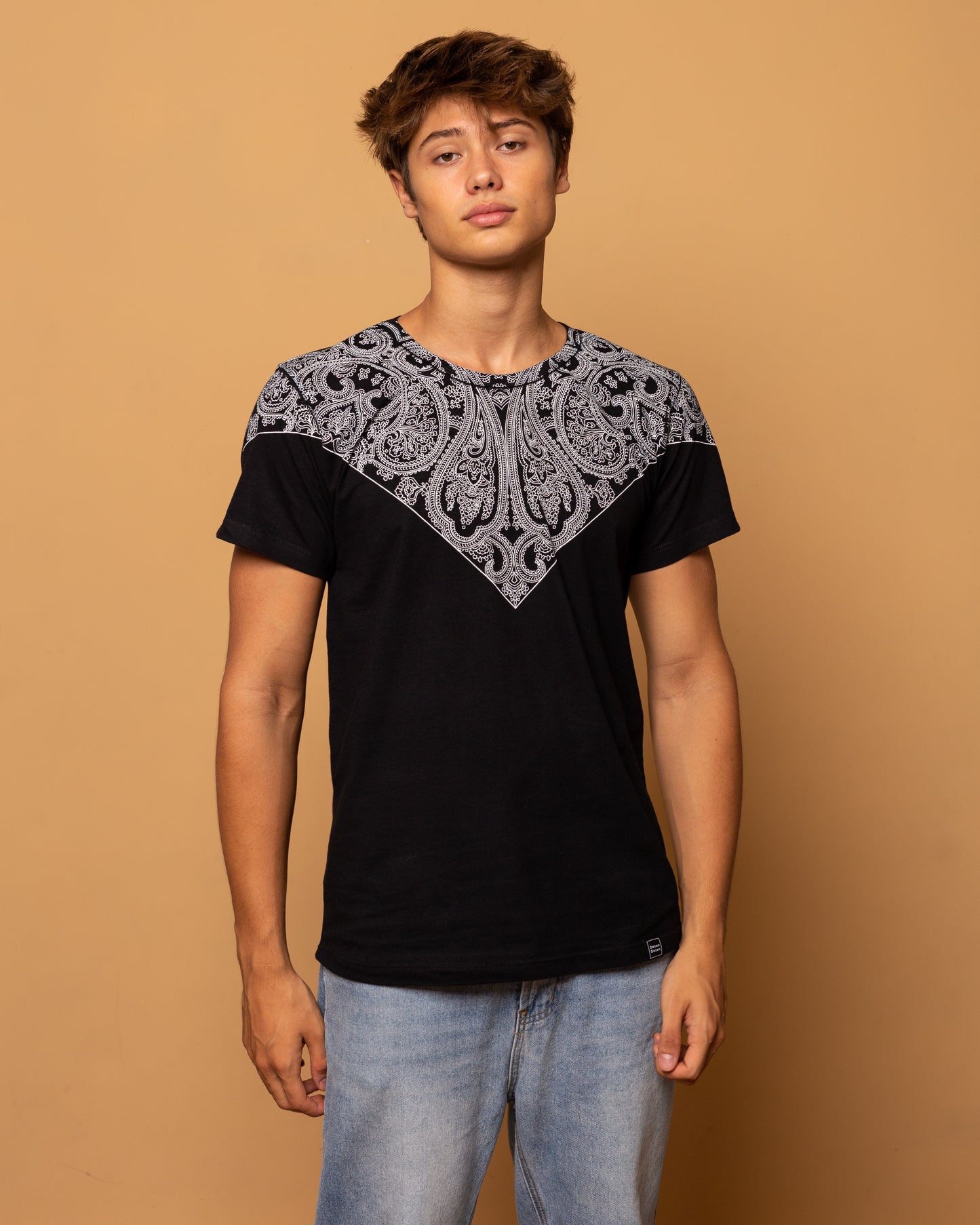 T-Shirt unisex in cotone stampata a mano