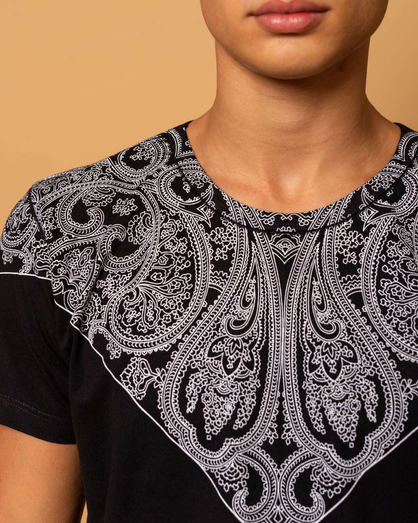 T-Shirt unisex in cotone stampata a mano