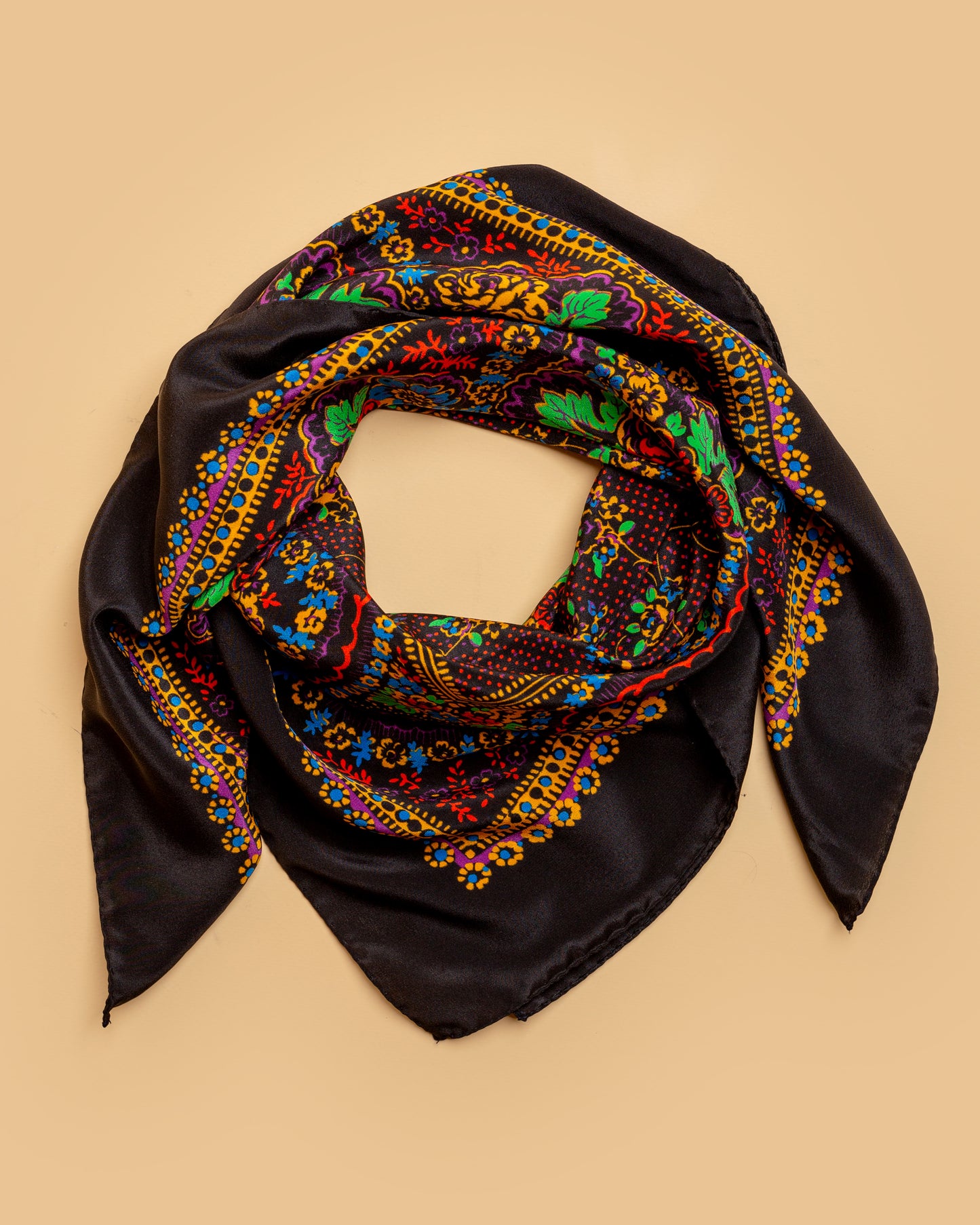 Foulard in seta Nero con motivi floreali colorati tradizionali dei Balcani