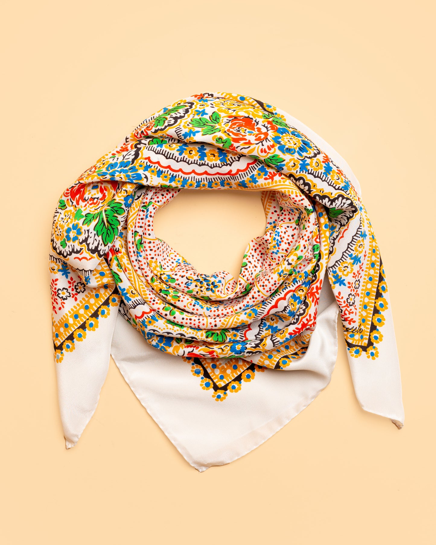 Foulard in seta Bianco con motivi floreali colorati tradizionali dei Balcani