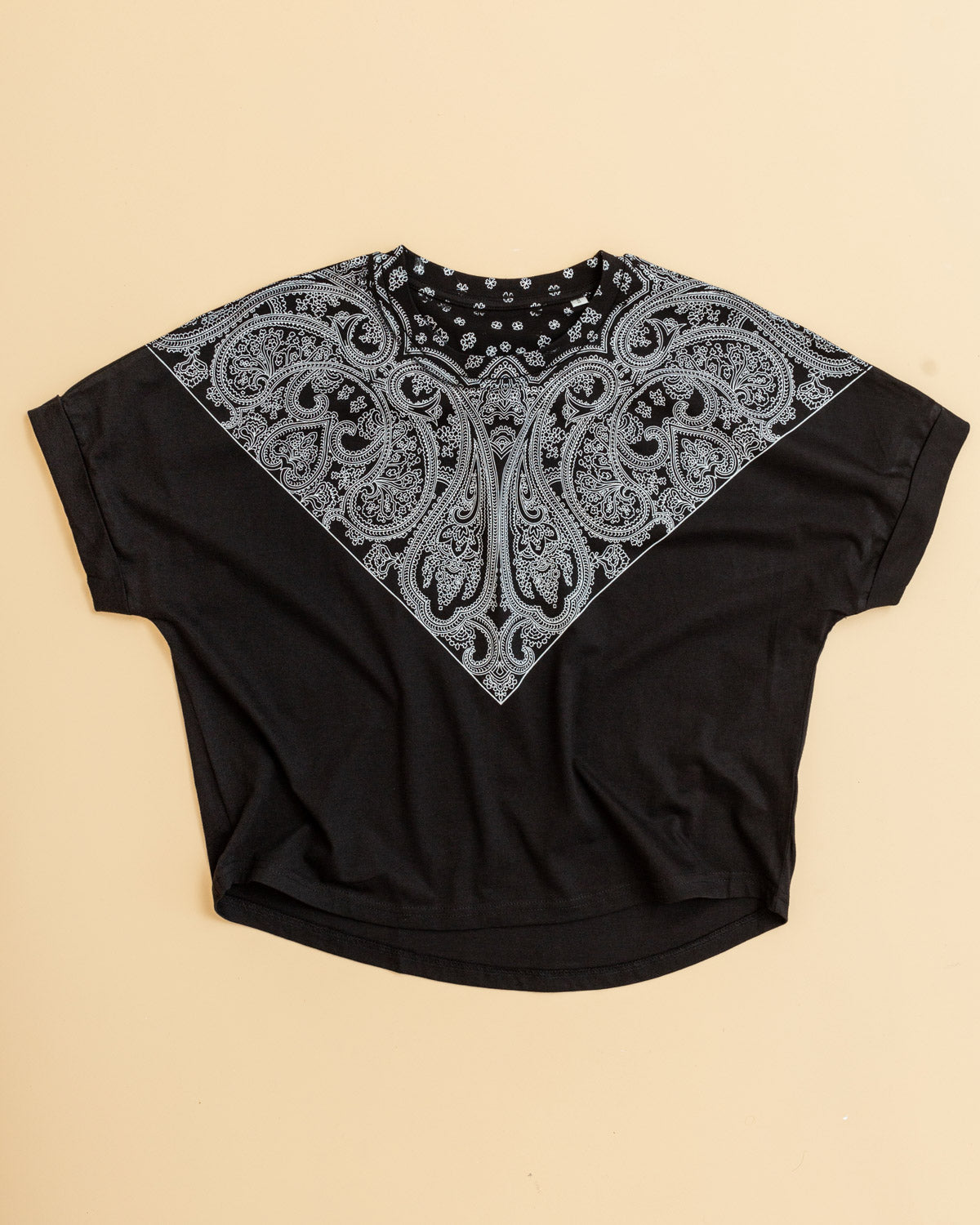 T-Shirt donna Embrace Fit stampata a mano Nera