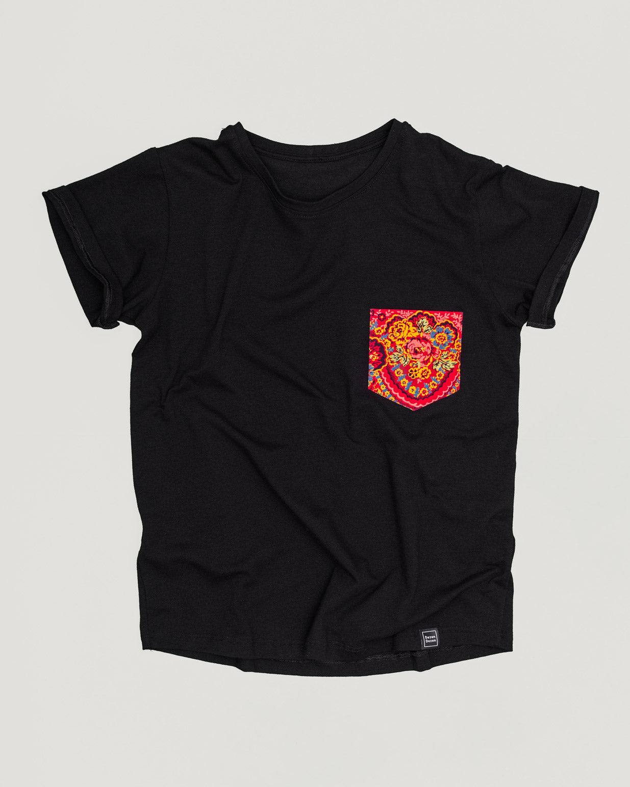 T-shirt Nera Unisex con taschino