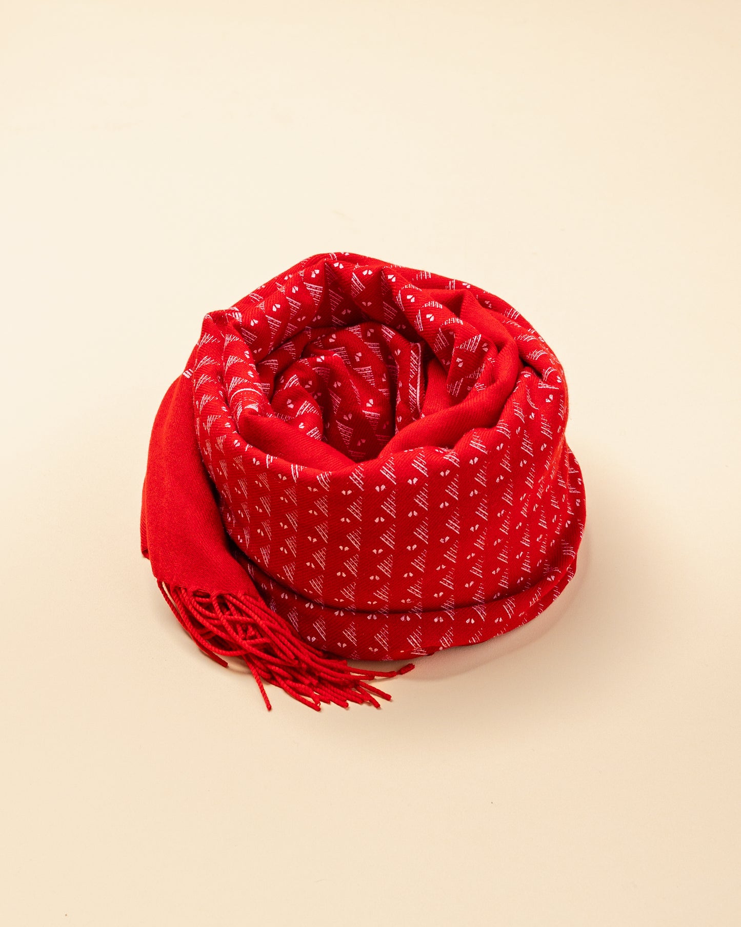 Sciarpa rossa stampata a mano con frange