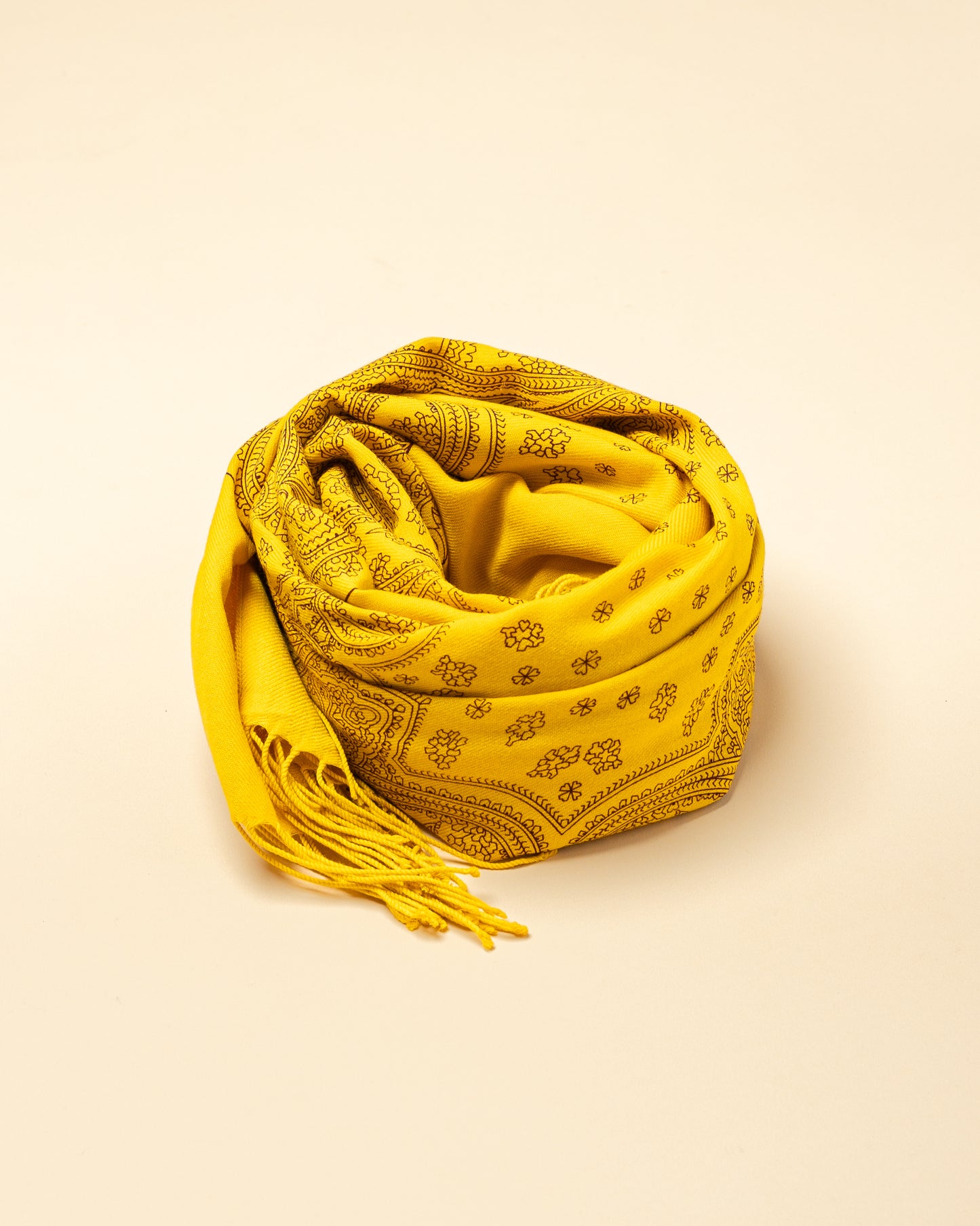 Sciarpa gialla stampata a mano con frange