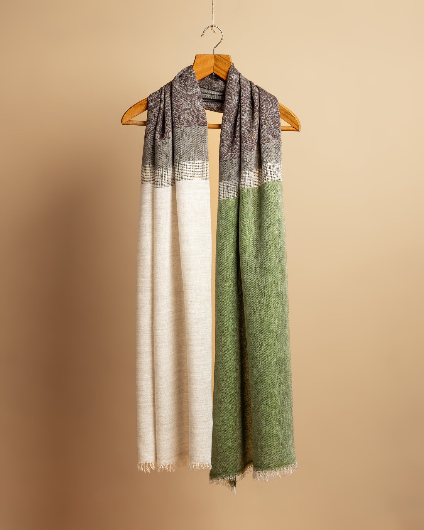 Sciarpa tricolore dai toni del verde e del marrone stampata a mano