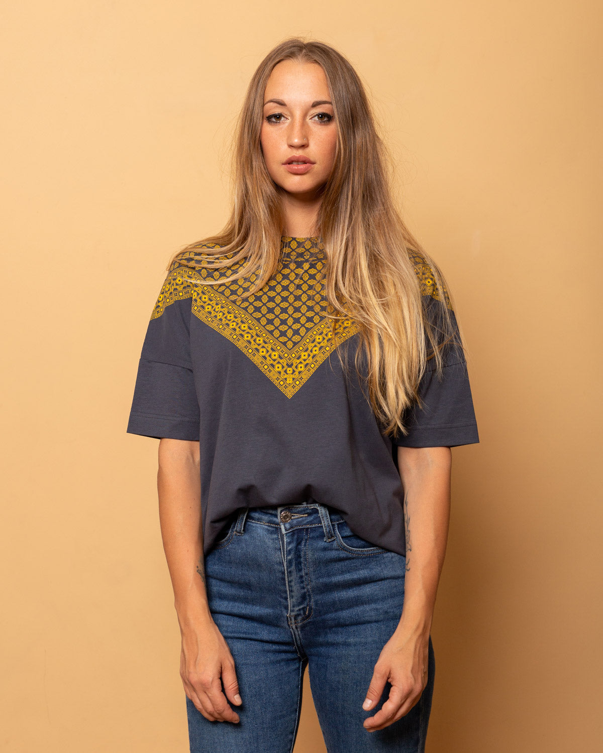 Gray unisex Oversize T-Shirt printed by hand in Yellow - 003