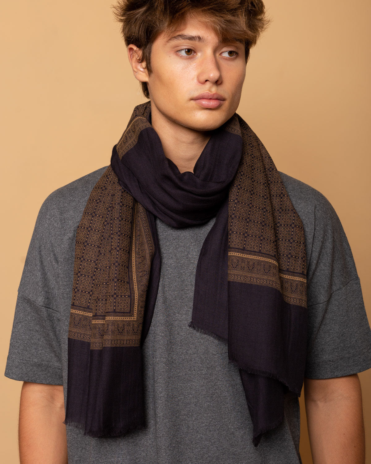 Black pashmina in cashmere blend