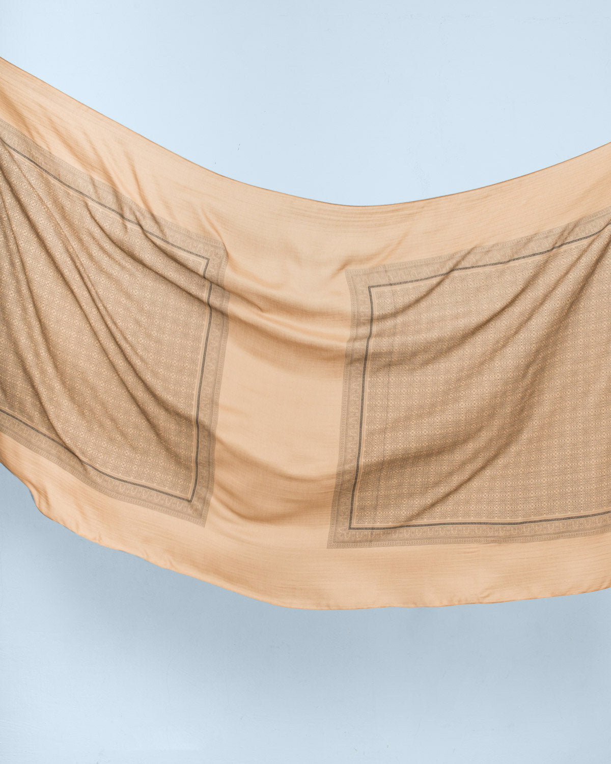 Camel-colored pashmina in cashmere blend